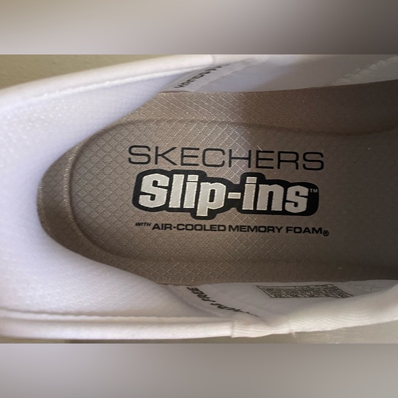SKECHERS… MENS WHITE SLIP-INS - Picture 13 of 16